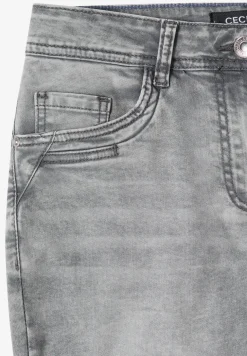 Mid Waist Slim Legs jeans in casual fit