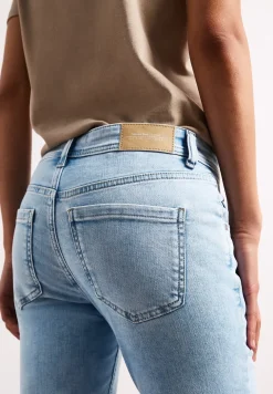 Mid Waist Slim Legs jeans in Slim Fit
