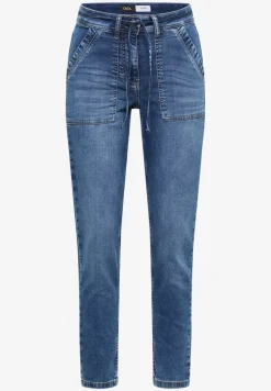 Mid Waist Slim Legs jeans in casual fit