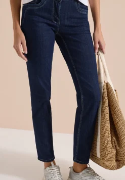 Mid Waist straight leg jeans in casual fit