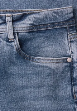 Mid Waist straight leg jeans in casual fit