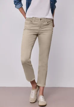 Mid Waist straight leg jeans in Slim Fit