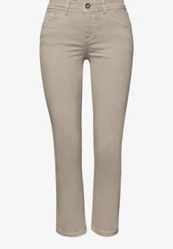 Mid Waist straight leg jeans in Slim Fit
