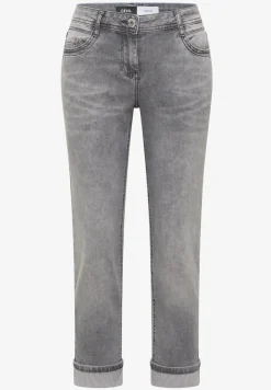 Mid Waist straight leg jeans in casual fit