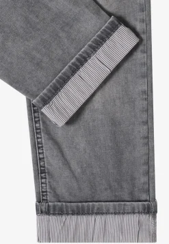 Mid Waist straight leg jeans in casual fit