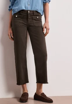 Mid Waist straight leg jeans in casual fit