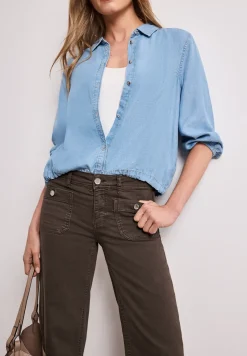 Mid Waist straight leg jeans in casual fit