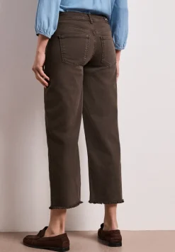 Mid Waist straight leg jeans in casual fit