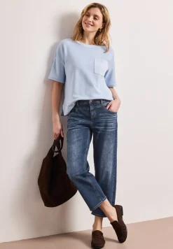 Mid Waist straight leg jeans in casual fit