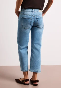 Mid Waist straight leg jeans in casual fit