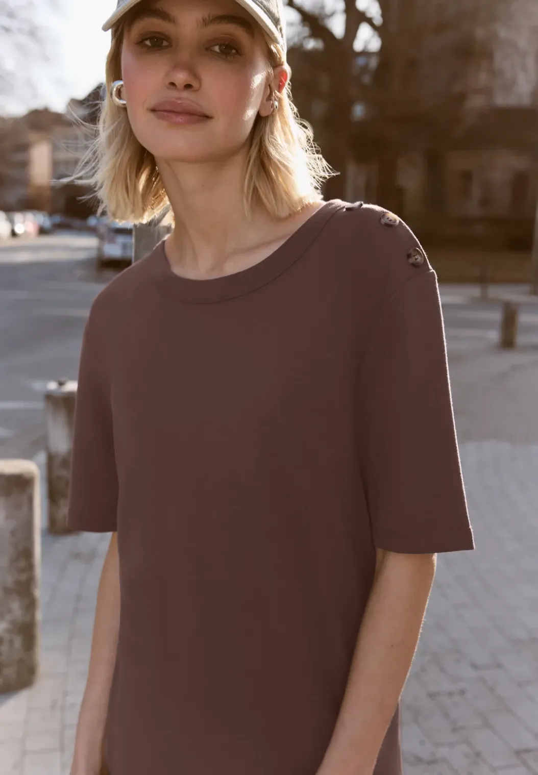 Midi-jurk met ronde hals en knoopdetail