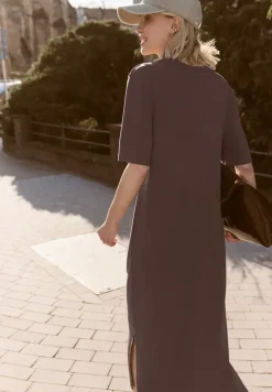 Midi-jurk met ronde hals en knoopdetail