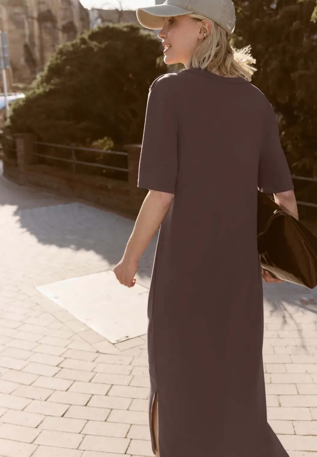 Midi-jurk met ronde hals en knoopdetail