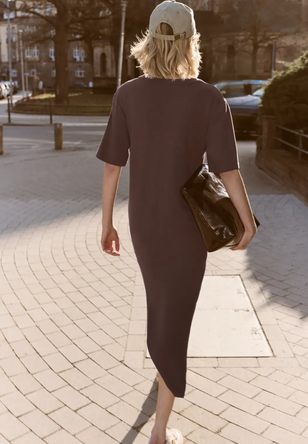 Midi-jurk met ronde hals en knoopdetail