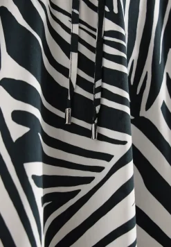 Midirok met grafisch patroon