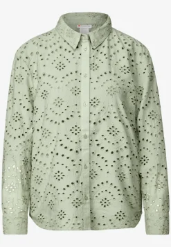 Overhemdblouse met oogjesborduursel