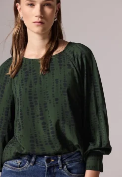 Raglan blouse
