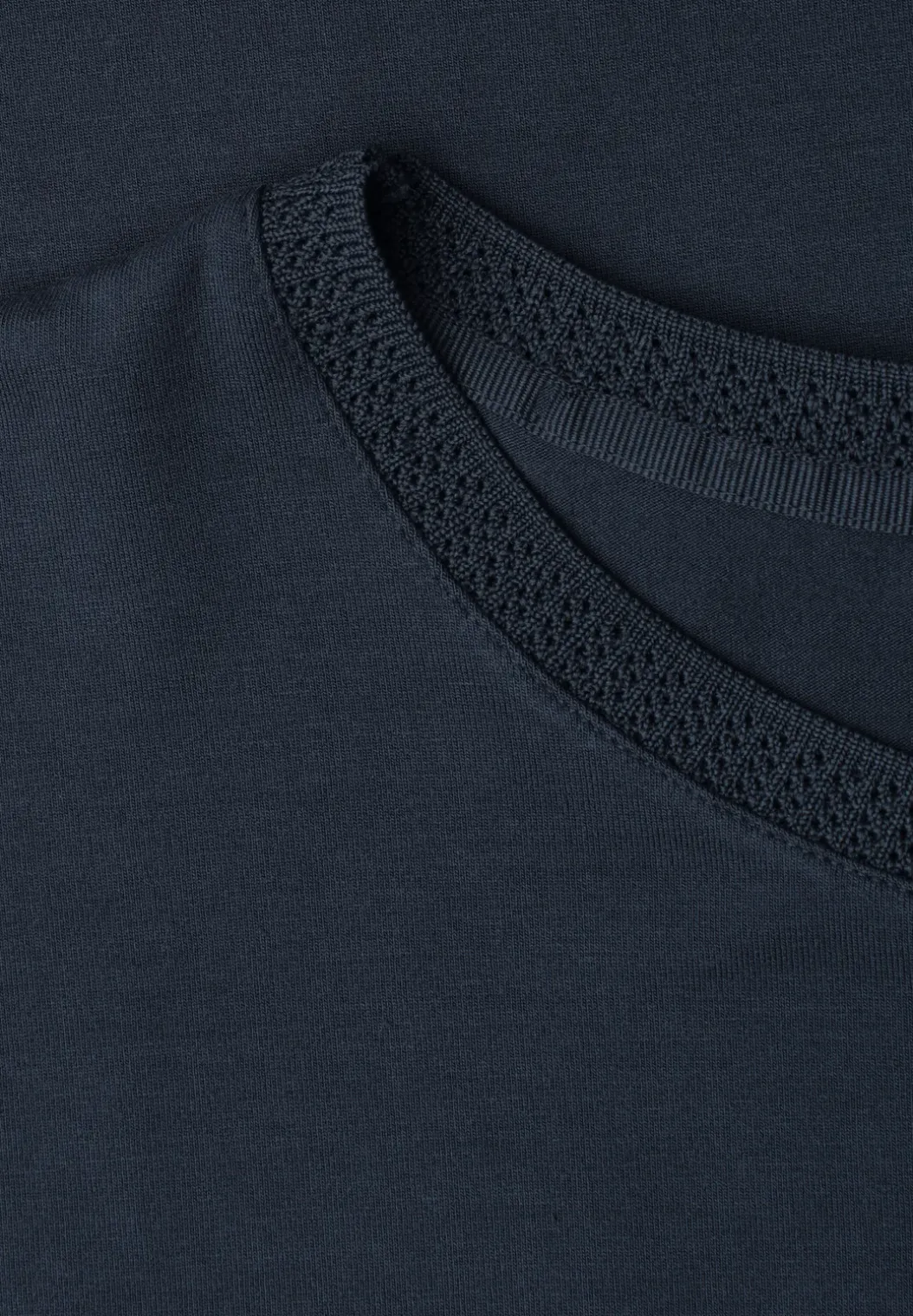 Shirt met boothals en decoratieve tape