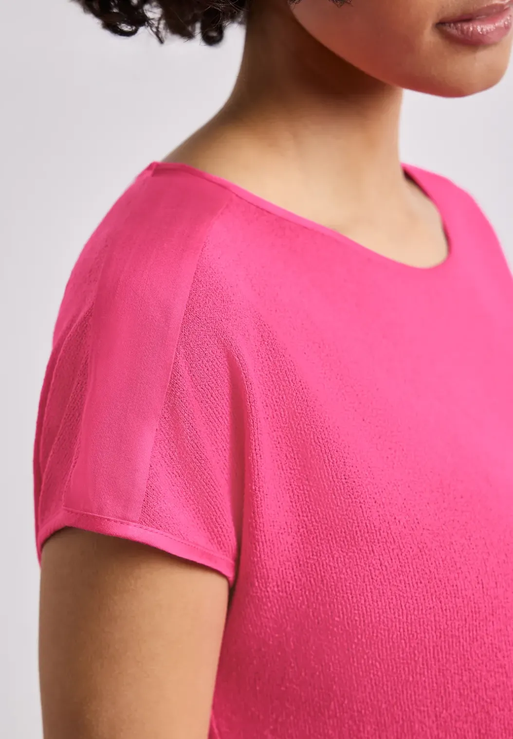 Shirt met boothals en schouderdetails