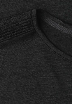 Shirt met boothals en smokdetail