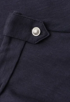 Shirt met gespleten hals en knoopdetails