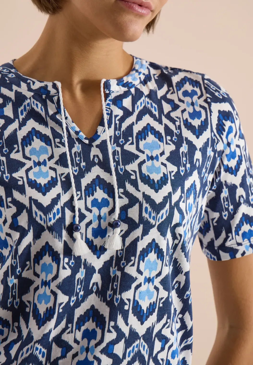 Shirt met korte mouwen, gespleten hals en print