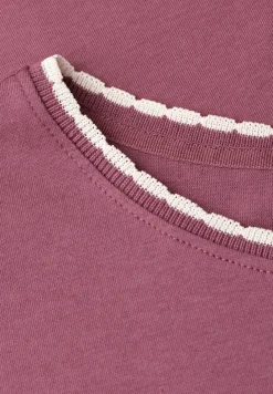 Shirt met overhangende schouder en decoratieve tape