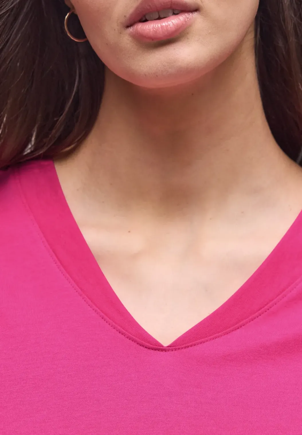 Shirt met overhangende schouders en V-hals