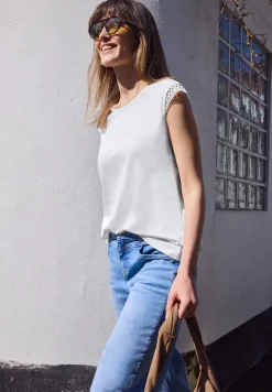 Shirt met ronde hals en gehaakte mouwen