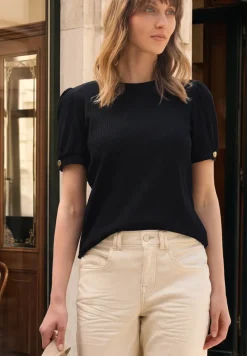 Shirt met ronde hals en knoopdetail