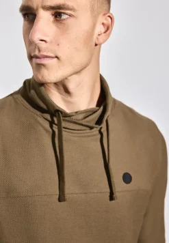 Shirt met structuur en trechtervormige hals
