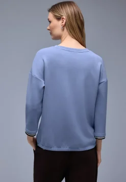 Shirt met zijdeachtige look en details