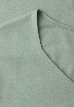 Shirt zonder mouwen met diamanten halslijn
