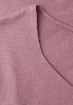 Shirt zonder mouwen met diamanten halslijn