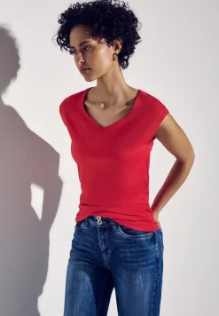 Shirt met diamanten halslijn