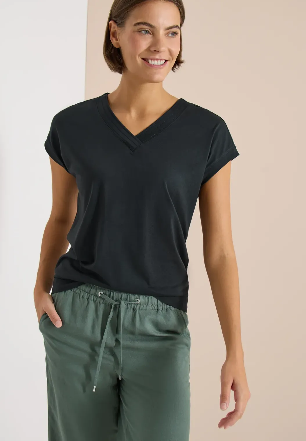 Shirt met korte mouwen en V-hals in effen kleur