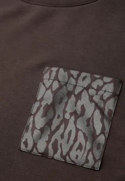 Shirt met leo borstzak