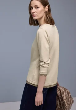 Shirt met leo details
