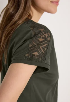 Shirt met overhangende schouders en kanten details