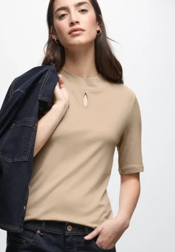 Shirt met uitgesneden detail