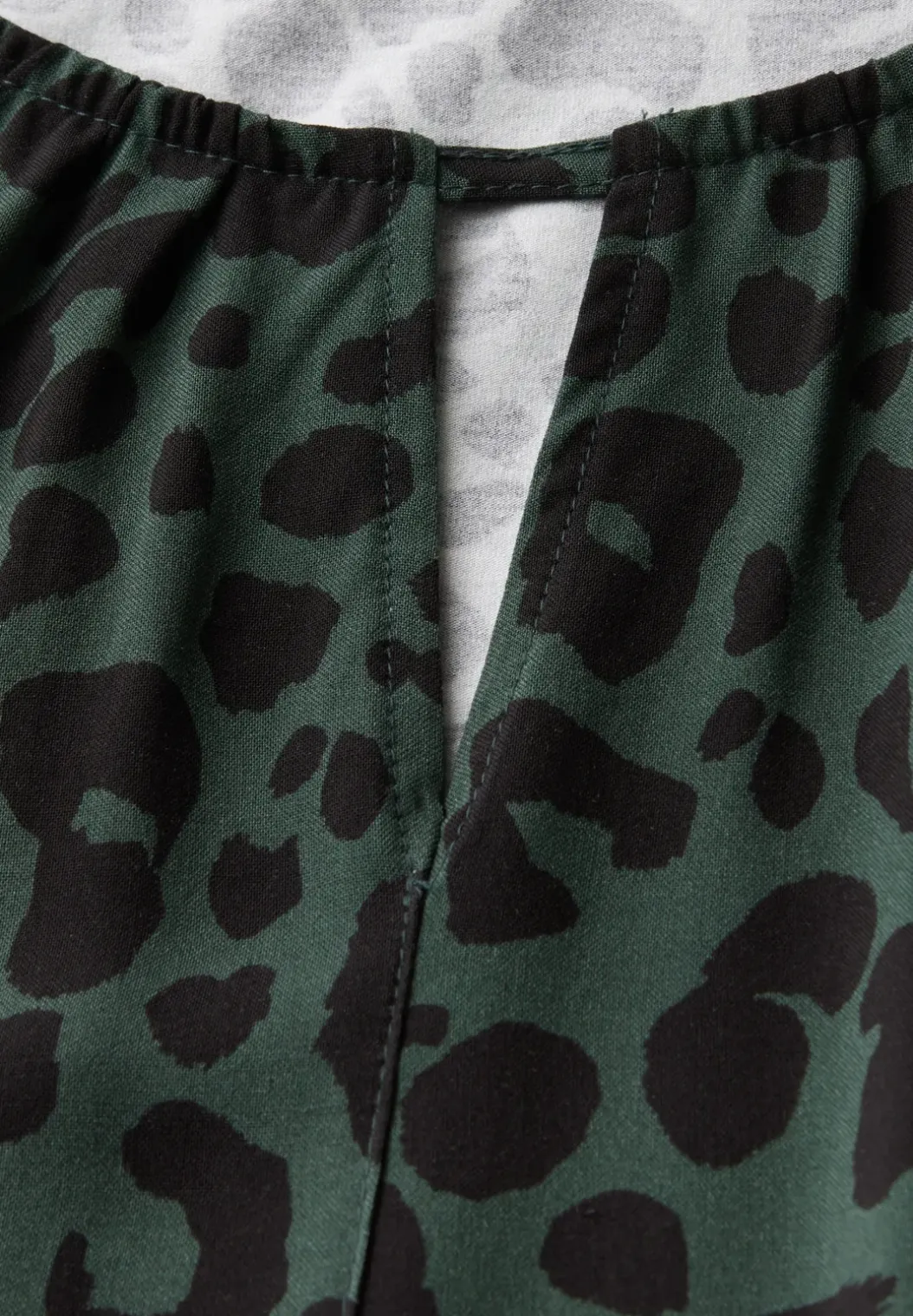 Shirt met uitsnede