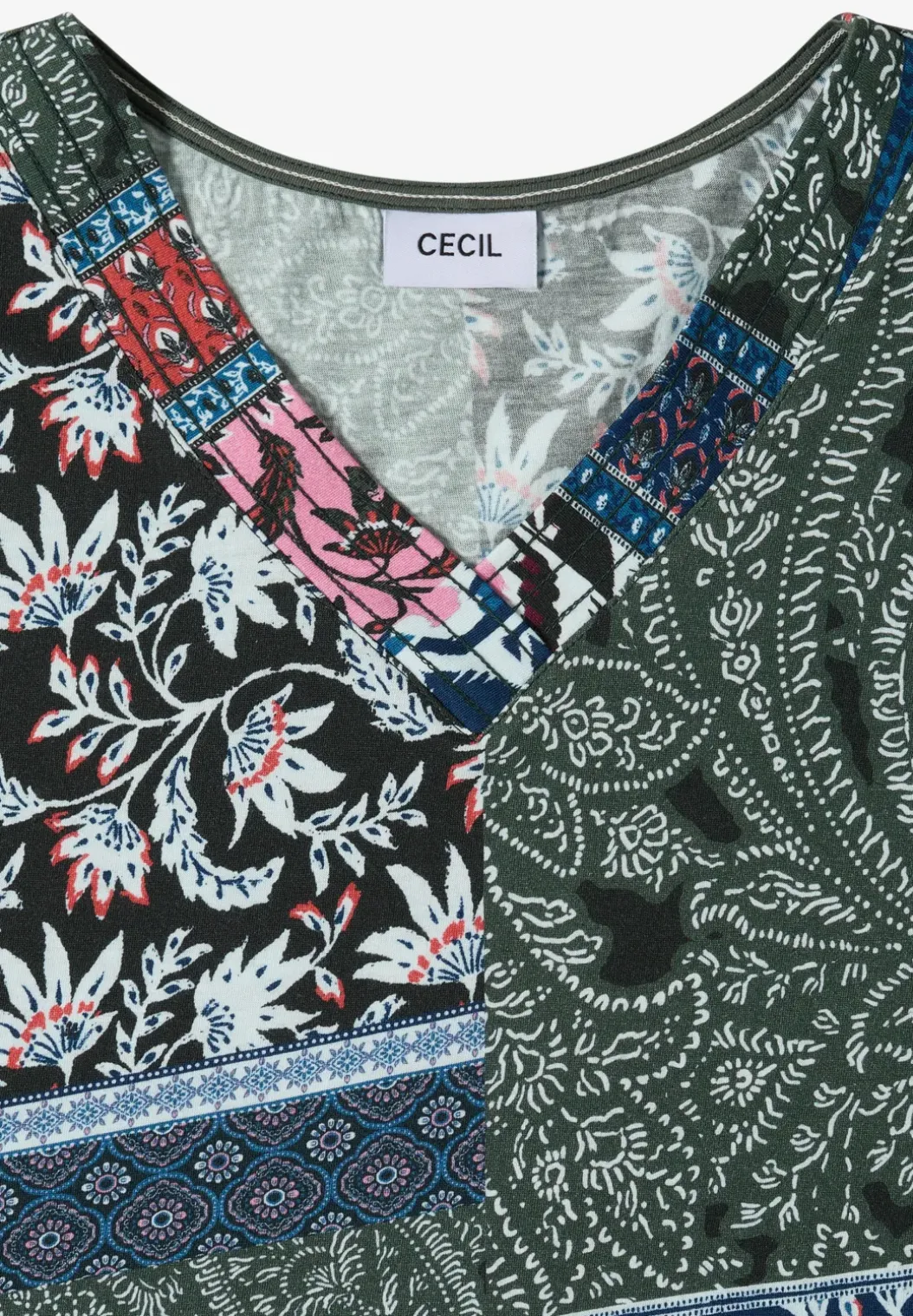 Shirt met V-hals en patchworkprint