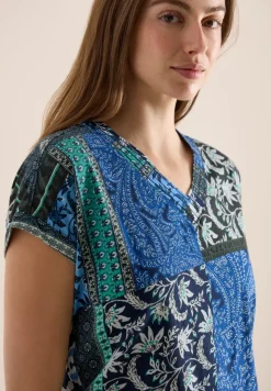 Shirt met V-hals en patchworkprint