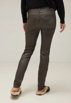 Slim fit broek met coating