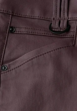Slim Fit gecoate broek