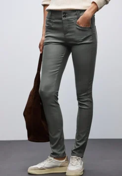 Slim Fit gecoate broek
