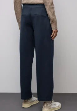 Straight Legs