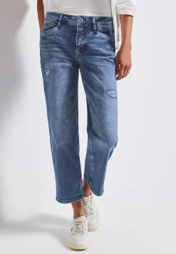 Straight Legs destroyed jeans