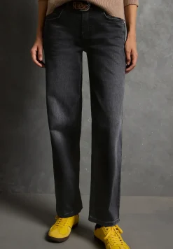 Straight Legs jeans
