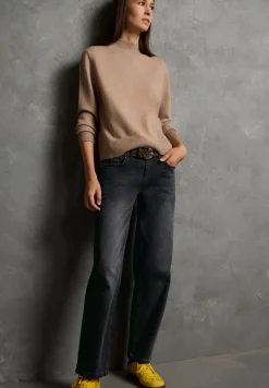 Straight Legs jeans
